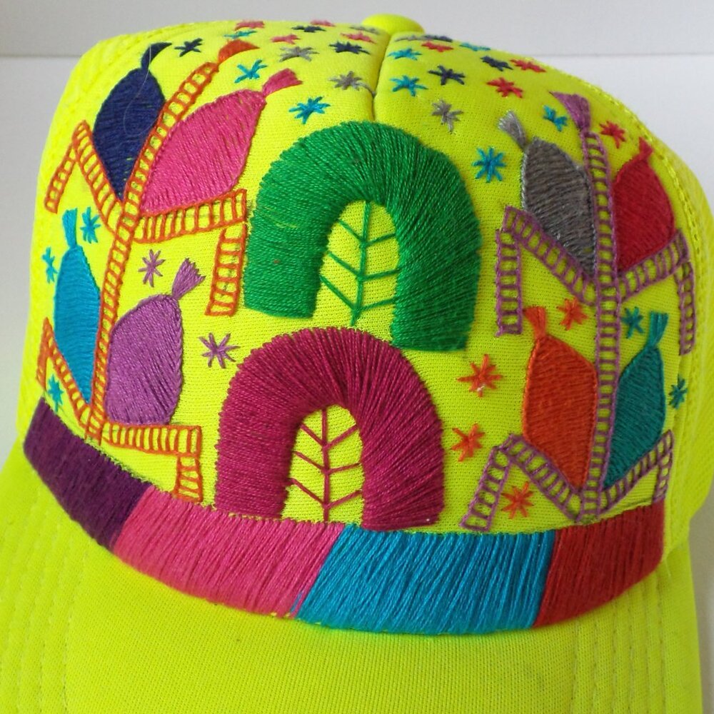 Embroidered hat - Picture 3 of 5